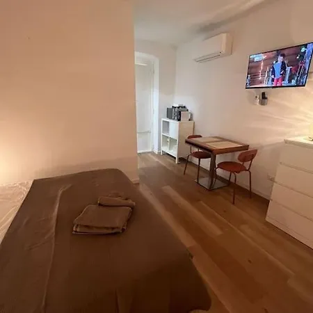 Ventinove Metri Monovano Zona Stazione アパート